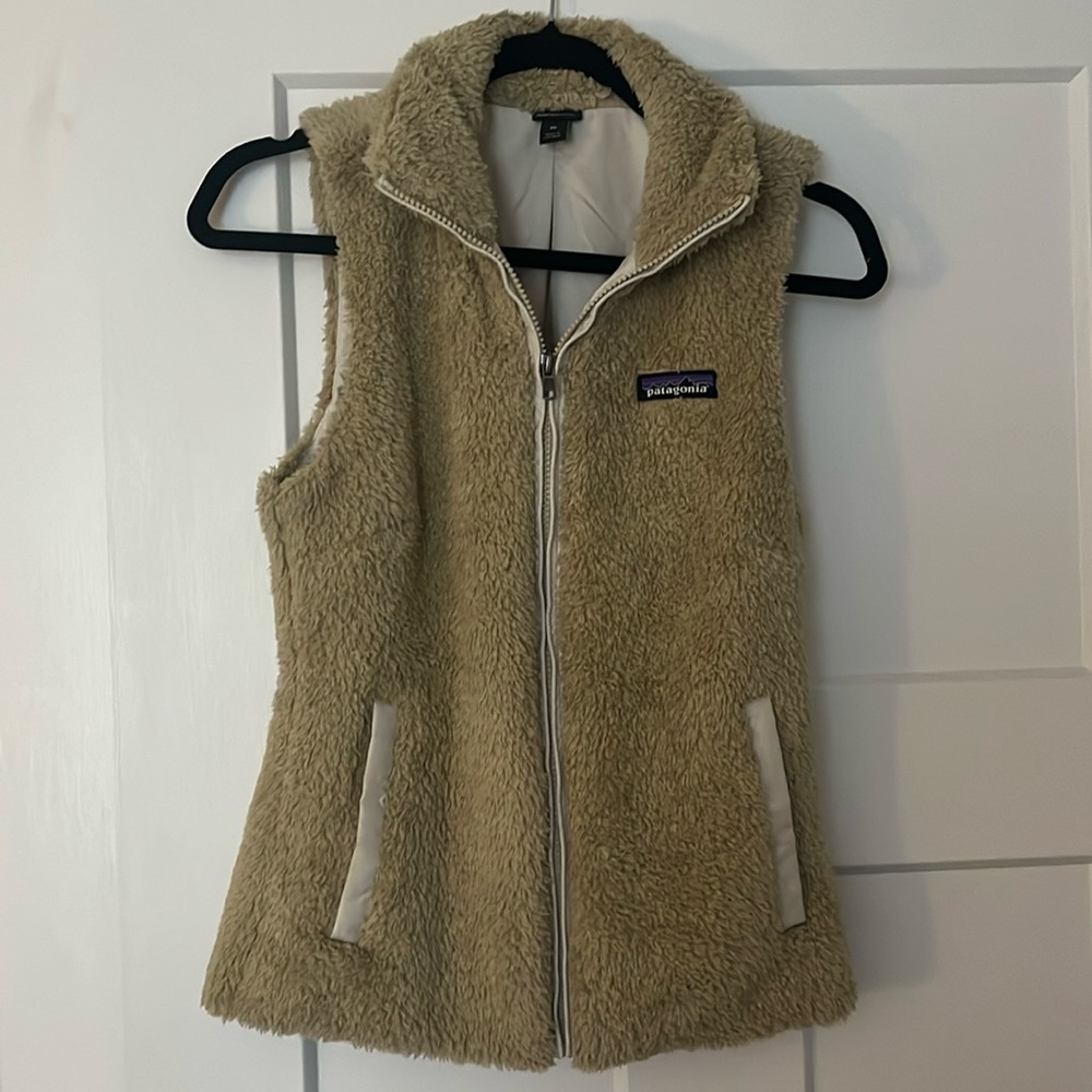 Patagonia Women’s Jackets & Coats Los Gatos Fleece Vest in color: El Cap Khaki